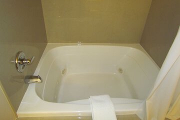 Jetted tub
