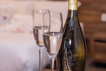 Champagne service