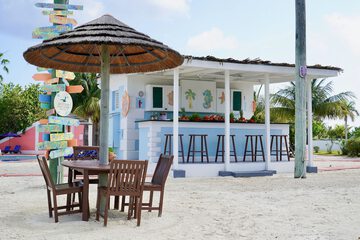 Poolside bar