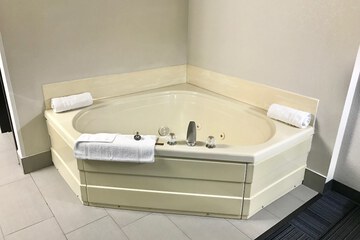 Jetted tub