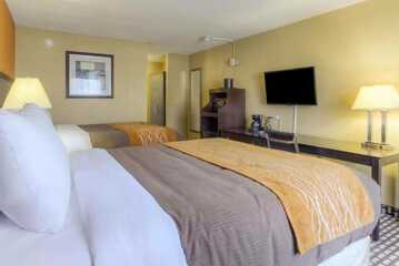 Econo Lodge Inn & Suites