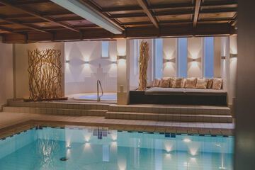 Indoor spa tub