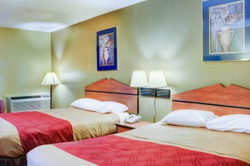  Econo Lodge Inn & Suites Hot Springs 11