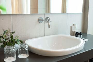 Bathroom sink