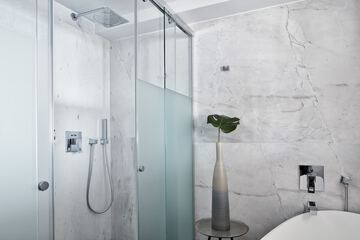 Bathroom shower
