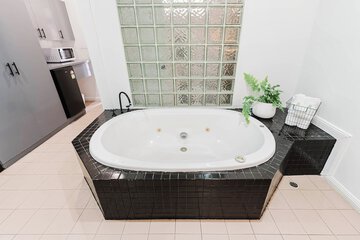 Private spa tub