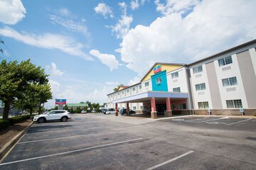 SureStay Plus by Best Western Louisville Airport Expo