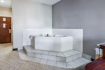 Private spa tub