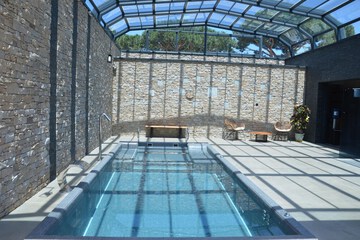 Indoor/outdoor pool