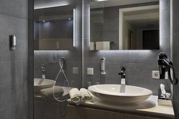 Bathroom sink