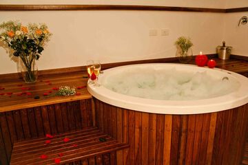 Jetted tub