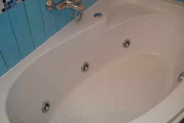 Jetted tub