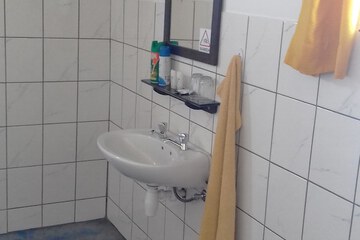 Bathroom sink