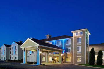Holiday Inn Express & Suites New Buffalo by IHG