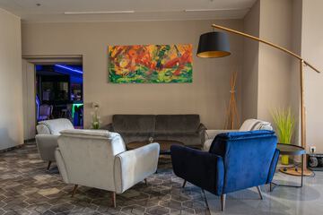Lobby lounge