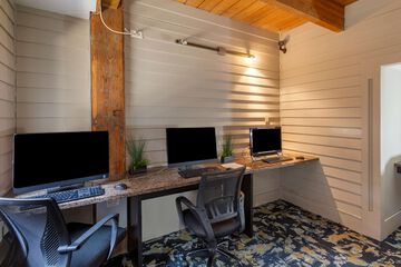 Business Center 38 of 38