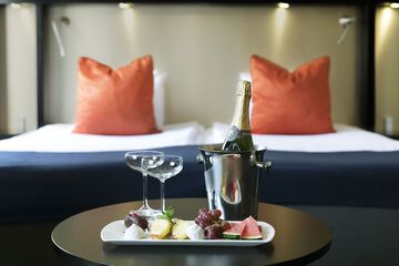 Champagne service