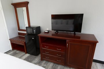 Room 27 of 33