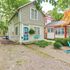 Walk to Lake: Historic Lakeside Marblehead Cottage