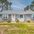 Traditional Cape Cod Cottage: Walk to Beach!