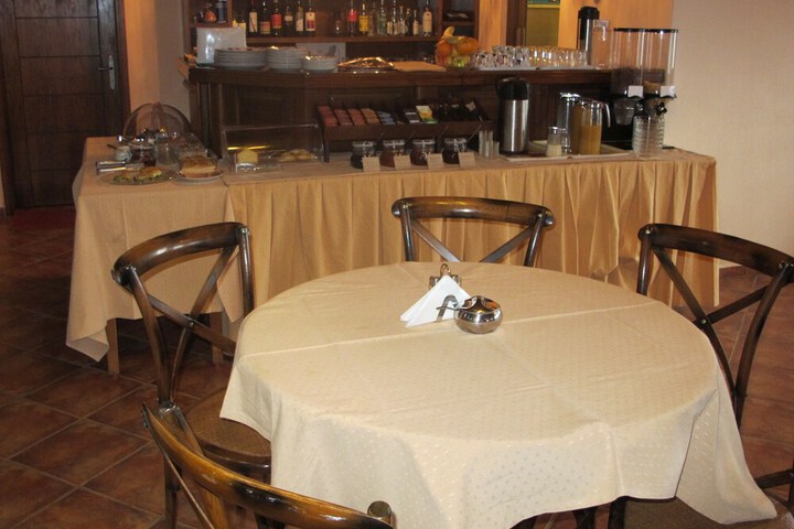 Breakfast/Coffee Service 23 of 46