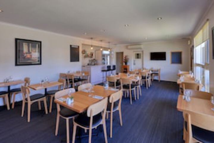 Dining 109 of 138