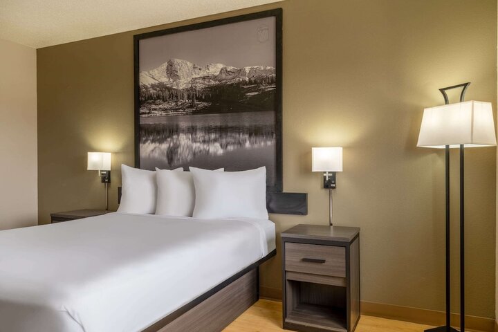 2 Double Beds (3 of 8)