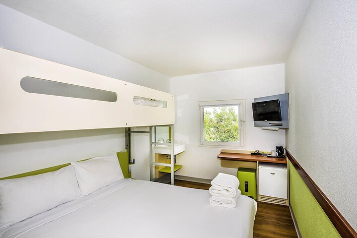 Room 17 of 35