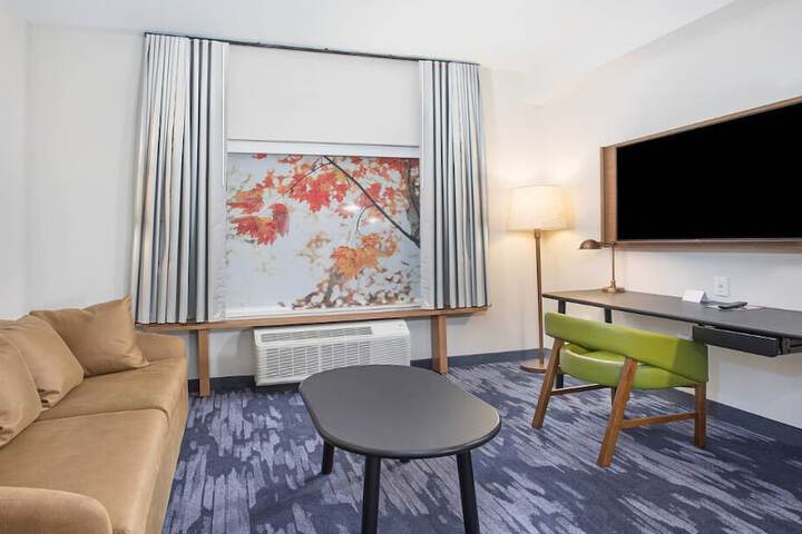 Room 10 of 32