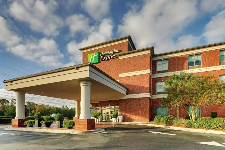 Photo of Comfort Suites Magnolia Greens