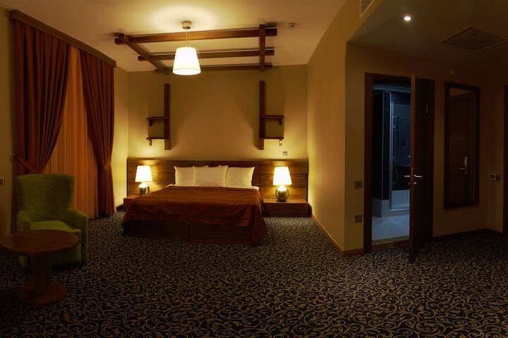 Room 9 of 65