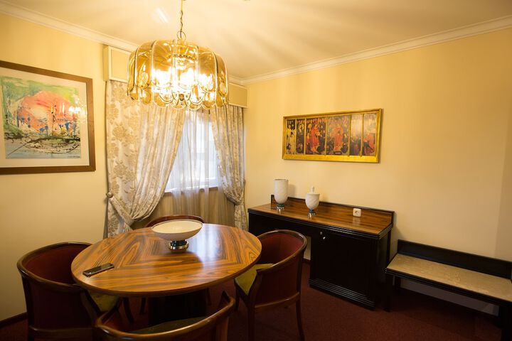 Room 27 of 65