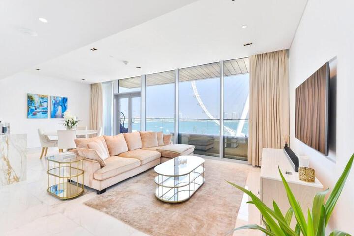 Island Paradise: Stylish 2BR on Bluewaters Island