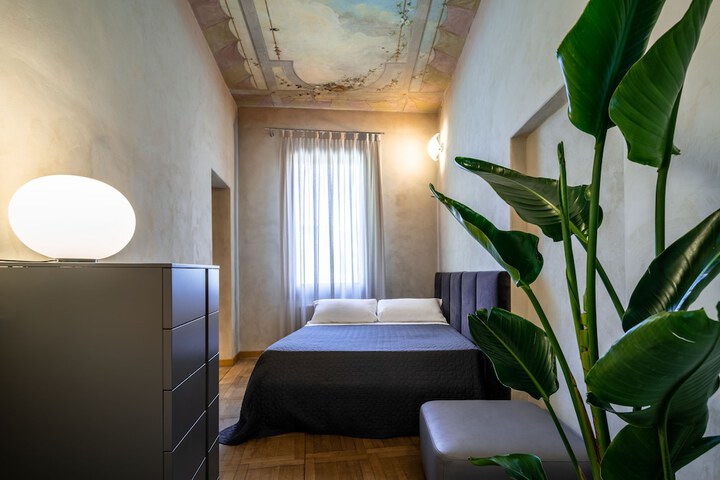 Room 5 of 42
