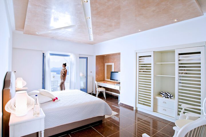 Room 4 of 295