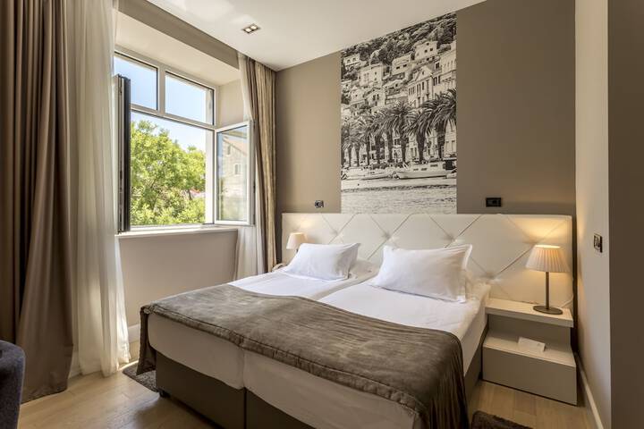 Room 46 of 145