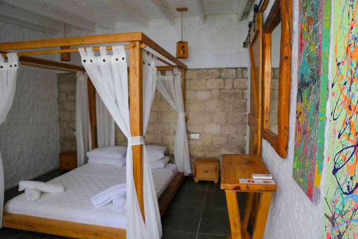 Room 3 of 43
