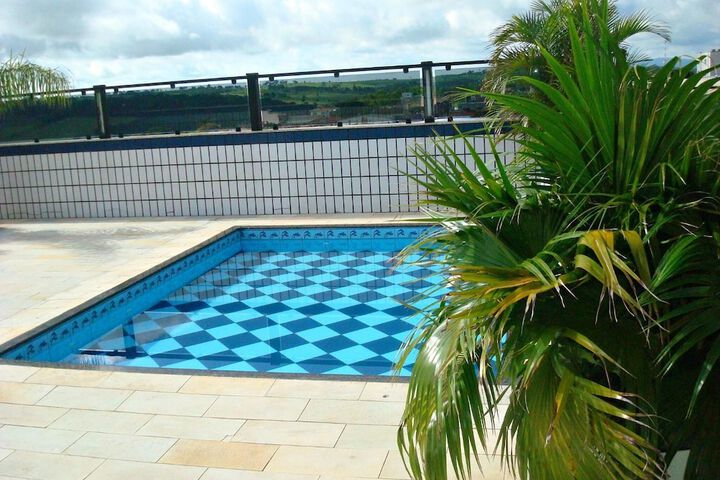 Pool 15 of 25