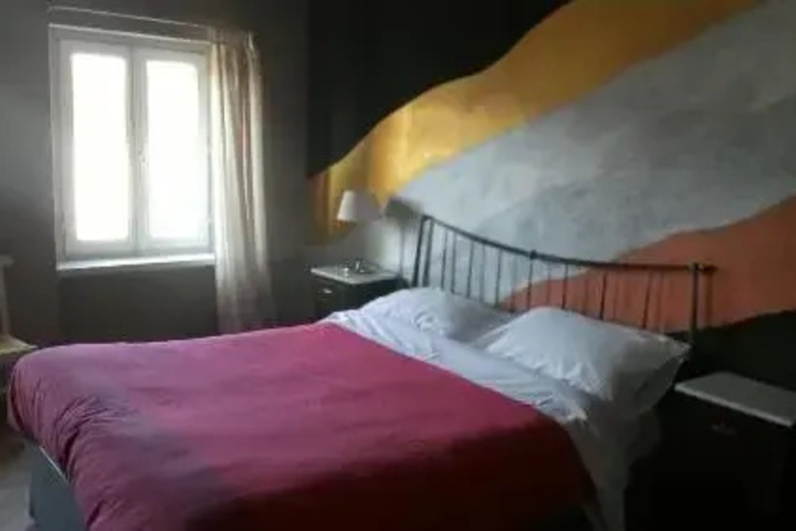 Room 2 of 5