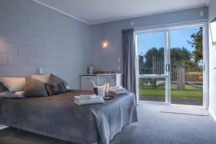Waihi Beach Hotel