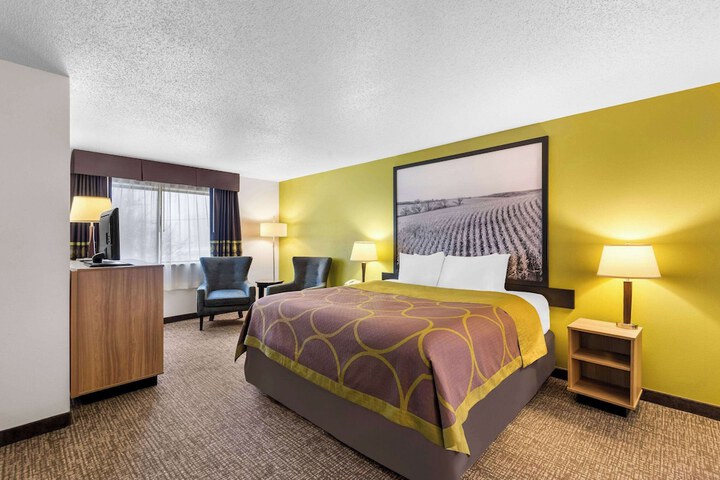 1 King Bed (1 of 20)
