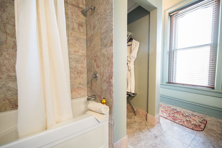 Suite 2 Queen Beds (2 of 13)