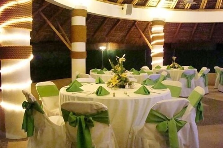 Ballroom/Hall 38 of 52