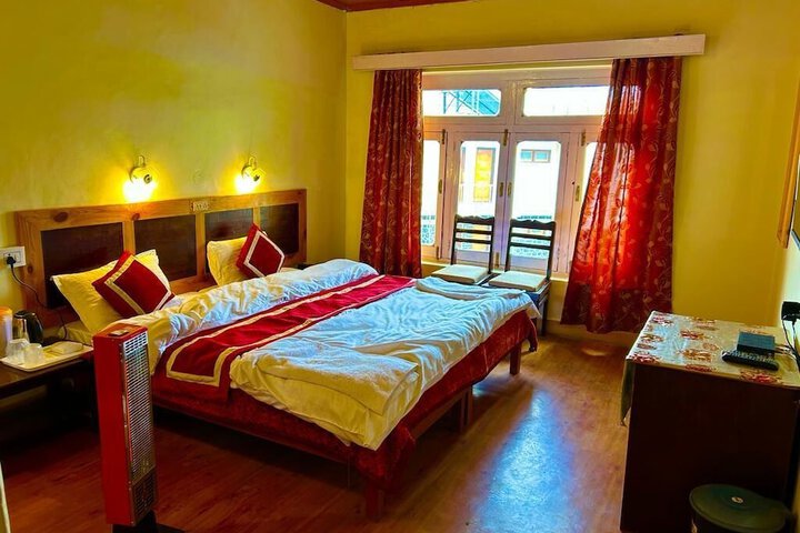 Room 4 of 25