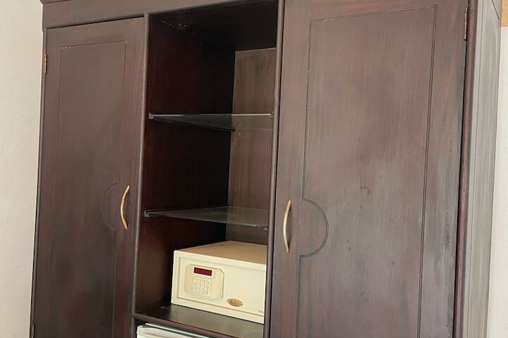 Room 35 of 277