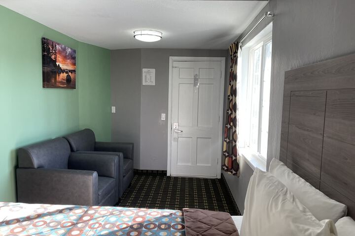 1 Queen Bed (11 of 56)
