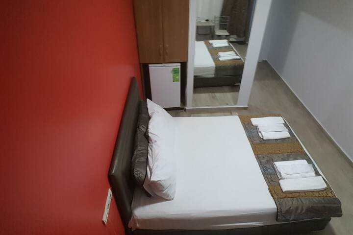 Room 13 of 32