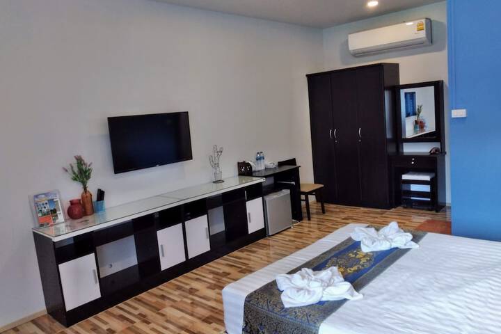 Room 13 of 37