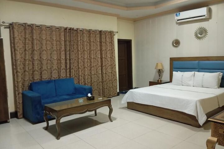 Room 7 of 11
