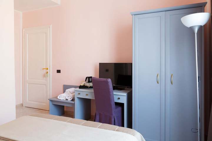 Room 9 of 46